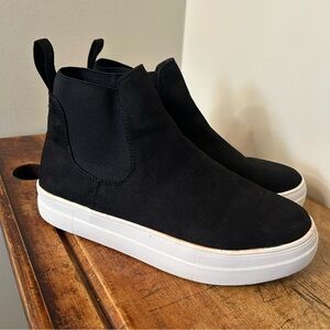 Cushionaire Black Suede-like Pull On Ankle Boot Women's 8.5 good preworn conditi